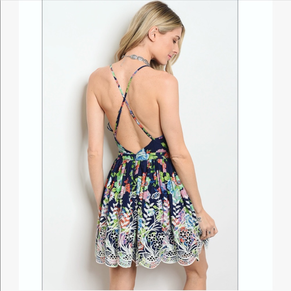 💗Available NOW💗Gorgeous Navy floral dress💗 - Picture 2 of 2
